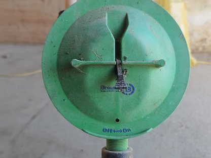 Bild 2:Abferkelboxen und Aufstallungsteile