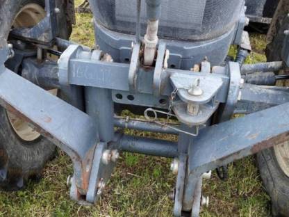 Bild 5:Fronthydraulik New Holland TM