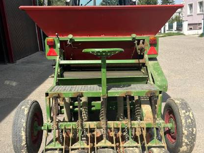 Bild 5:Delta Planter Steckzwiebelpflanzmaschine