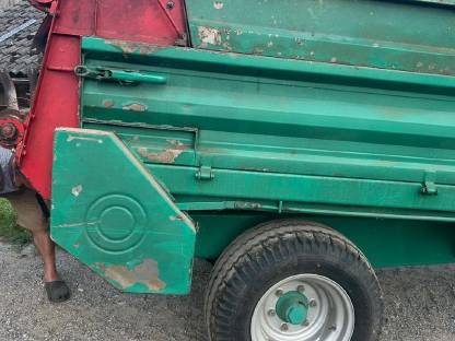 Bild 2:Kirchner Miststreuer