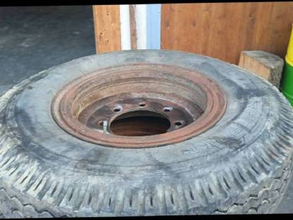 Bild 5:Reifen 10.00x20 mit 8-Loch Felge