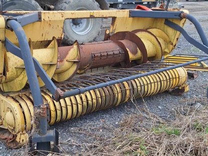 Bild 6:Feldhäcksler new holland 2305