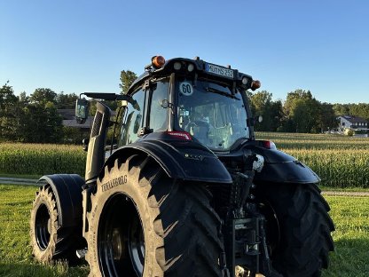 Bild 9:Valtra T235D