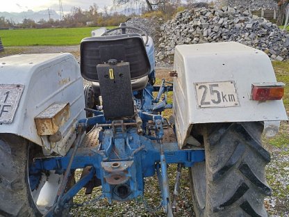 Bild 3:Traktor Ford 2000-8