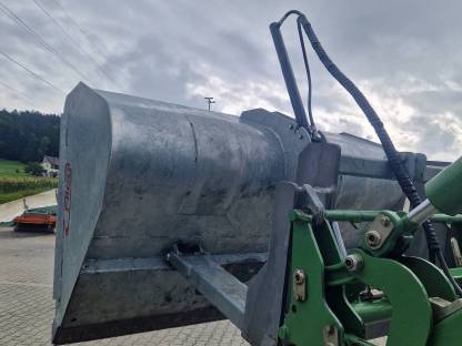 Bild 2:Hochkippschaufel