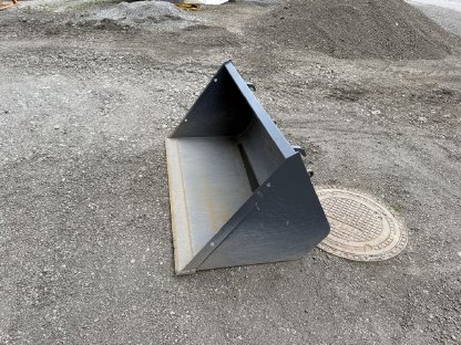 Bild 7:Eurotrac W12 CMF mit Kabine und Euroaufnahme