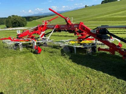 Bild 5:Seitenschwader Pöttinger Top 812 im Neuzustand