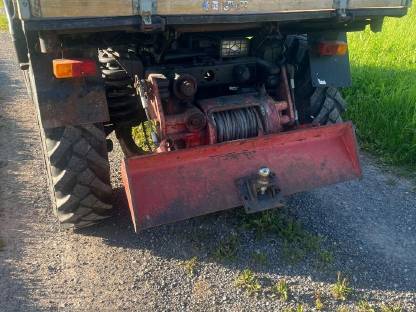 Bild 3:Unimog 421 Agrar Cabrio mit Seilwinde