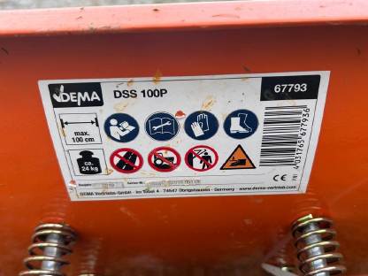 Bild 3:Schneepflug Rasenmähertraktor DEMA DSS 100P