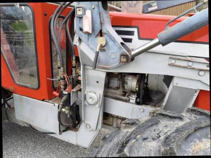 Bild 9:Ferguson MF 595 mit Frontlader