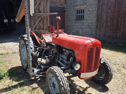 Bild 2:Massey Ferguson 35X Traktor