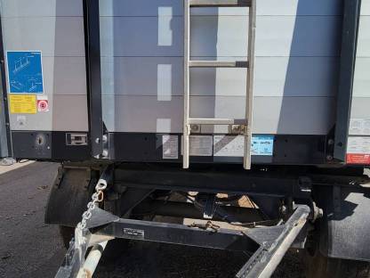 Bild 3:Schwarzmüller Baustoffhänger