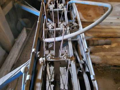 Bild 8:2 Vogel & Noot Motormäher mit 2 Mähbalken und Bandrechen