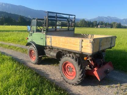 Bild 2:Unimog 421 Agrar Cabrio mit Seilwinde