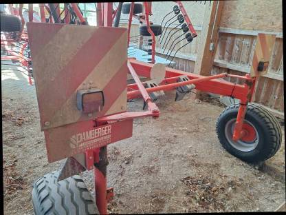 Bild 6:Mittelschwader Kuhn GA 7501