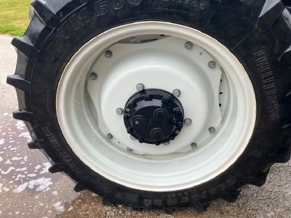 Bild 4:Pflegeräder Steyr Kompakt 280/85R28 und 340/85R38