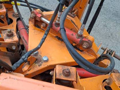 Bild 3:Springer Vario Schneepflug V155