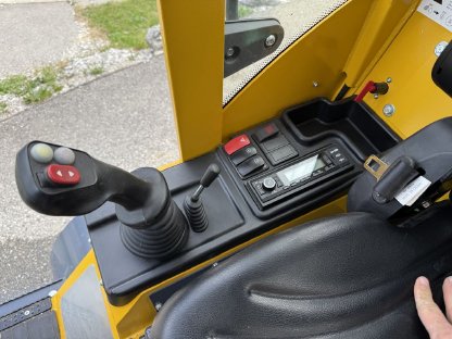 Bild 5:Eurotrac W12 CMF mit Kabine und Euroaufnahme