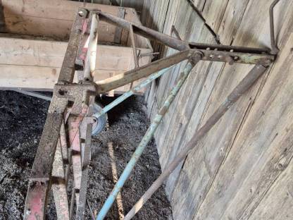 Verkaufe alte Metallrahmen Gestell