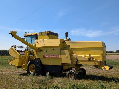 Bild 5:New Holland Clayson 8030 Mähdrescher