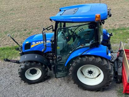 New Holland Traktor