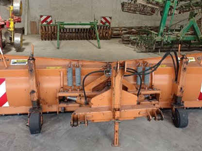 Bild 3:Hauer Schneepflug HSH 3000