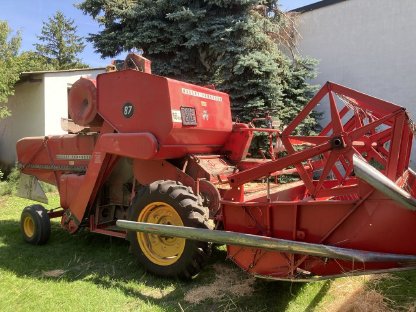Bild 3:Massey Ferguson MF 87 Mähdrescher