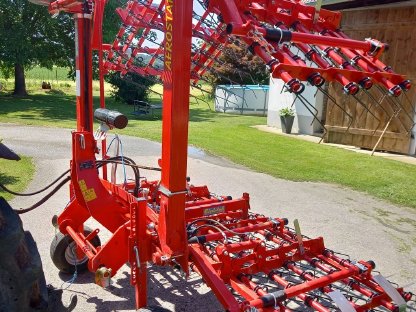 Bild 2:Einböck Aerostar 600 Hackstriegel hydr. Zinkenverstellung