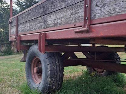 Bild 2:Anhänger für Traktor