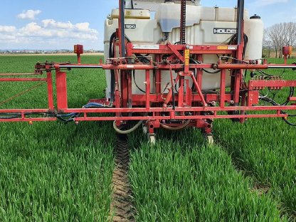 Bild 5:Feldspritze Holder IS 800, 15 m, vollhydr.