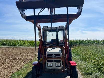 Bild 2:Steyr 8070, 40 km/h, vollhydraulischer Frontlader