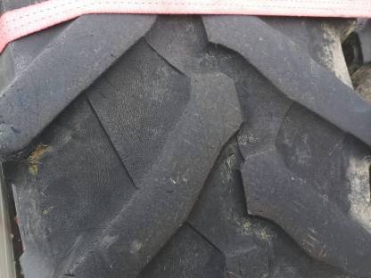 Bild 3:Traktorreifen zu verschenken
