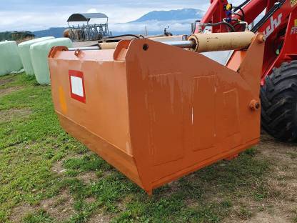 Bild 8:Parmiter Siloschneidzange