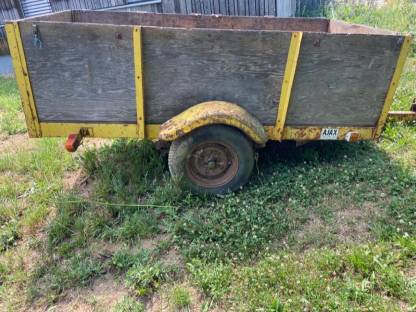 Bild 2:Alter amerikanischer Autoanhänger