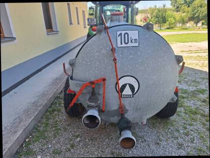 Bild 2:Bauer Güllefass 2.100 l