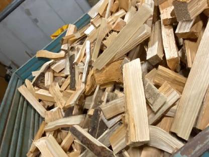 Bild 2:Ofenfertiges Holz oder in Meter