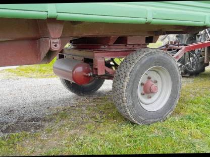 Bild 5:Brantner 2-Achs 3-Seiten-Kipper 8 t