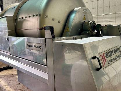Bild 5:Weinpresse 2.200 l Siprem PA400 (geschlossen)