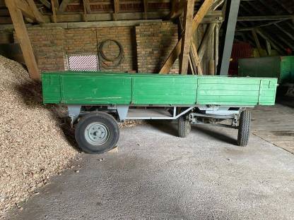 Bild 2:Zweiachs-Anhänger