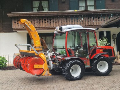 Bild 2:Antonio Carraro TTR 9400 ERGIT-T1 + Anbauschneefräse WESTA
