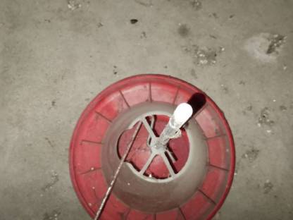 Bild 3:Hühner Futtertrog