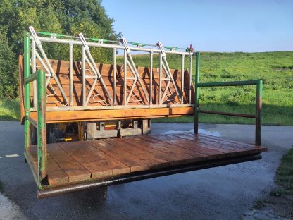 Bild 3:Kälberfressstand mit Verbau