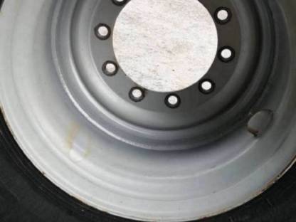 Bild 2:650/65R26.5 Nokian Komplettrad Güllefass Mulde