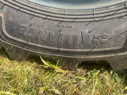 Bild 2:Alliance 420/65R20 und Alliance 480/70R30