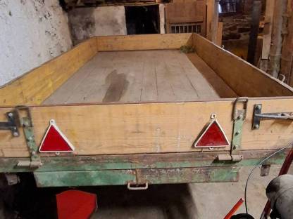 Bild 2:Traktoranhänger