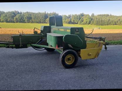 Bild 2:John Deere Kleinballenpresse