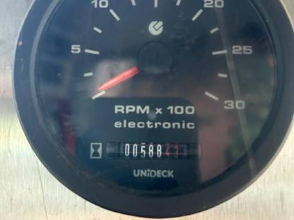 Bild 9:Vermande, Stelzentraktor (Maisentfahnungsmaschine)