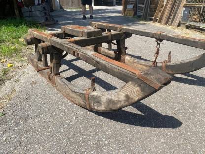 Bild 2:Holzschlitten