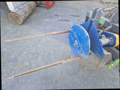 Bild 2:Rundballenabwickler Göweil