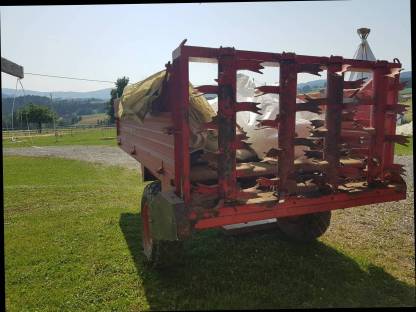 Bild 4:Miststreuer Pöttinger V3200